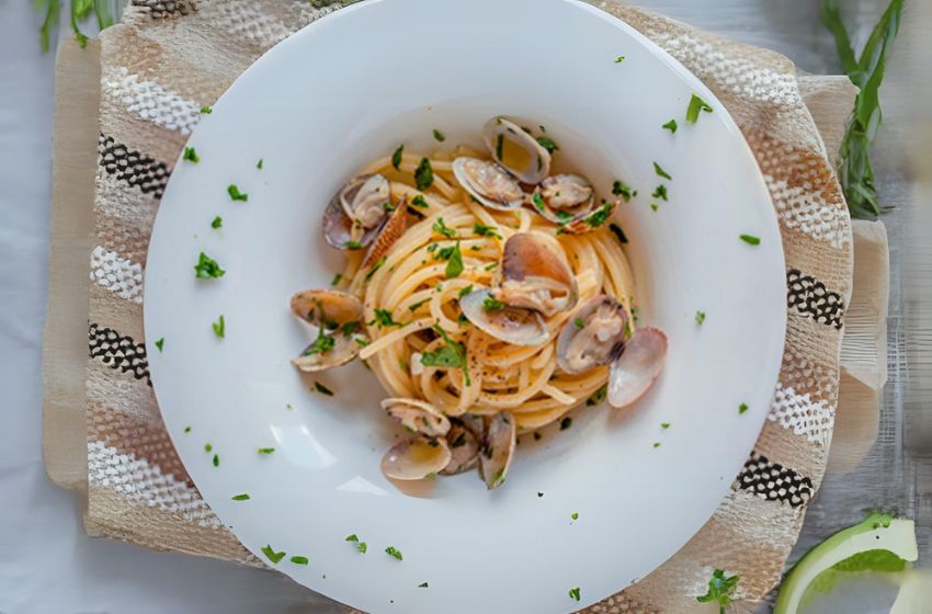 Receta de Linguini Marino con palabritas depuradas de Kostera, una opción nutritiva y deliciosa